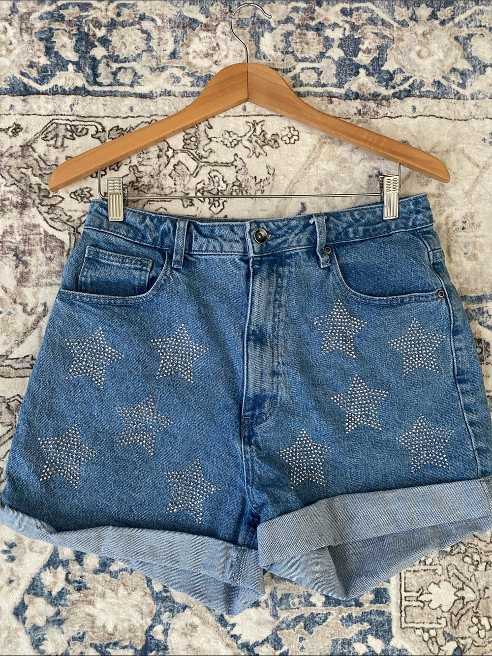 Hot Topic Star Bedazzled High-Waist Denim Shorts Size 11 (M/L).